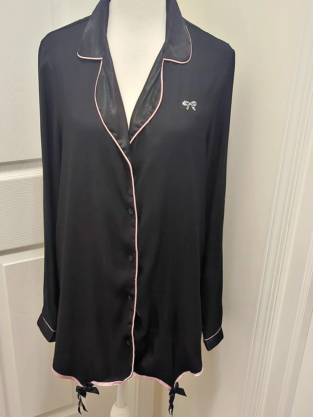 Victoria Secret Black & Pink Piped Pajama Robe Like New